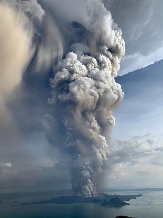 菲律宾旅游胜地火山喷发中国大使馆：中国公民注意安全