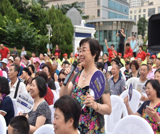 单位社区建设,公交文化建设之中的做法青岛市慈善益站的负责人谭思军