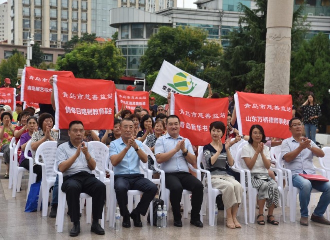 对唱《慈善中国》现代舞《青春力量》青岛市慈善益站的负责人谭思军