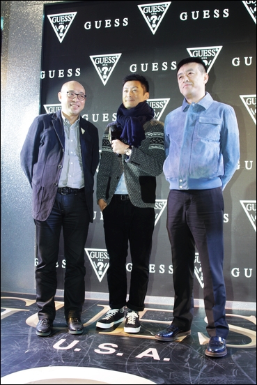 余文乐亮相青岛百丽广场guess watches专柜隆重开业