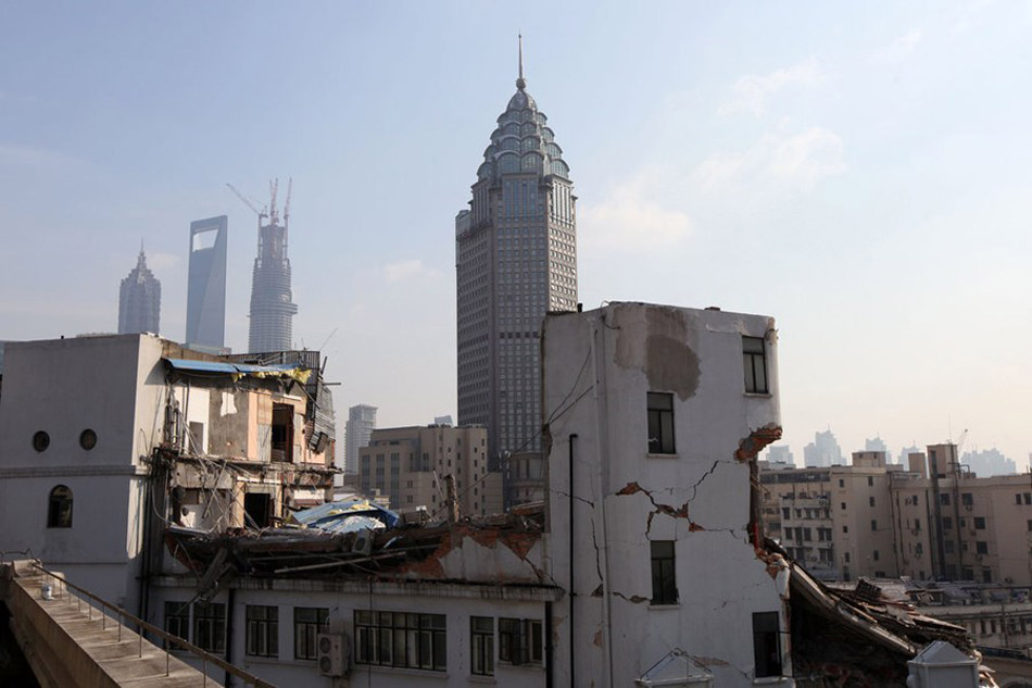 上海:四川大楼顶楼两层凌晨坍塌