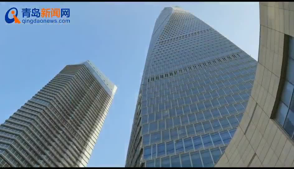 青岛第一高楼"现真容:西侧楼完工试运营 最高楼收尾中