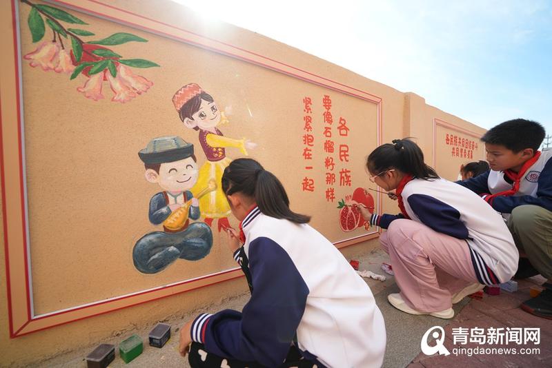组图:画笔绘团结!李沧区小学生手绘民族团结文化墙