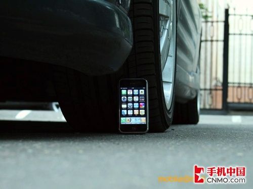 冰凍車軋齊上陣 超強iPhone毀滅性測試 