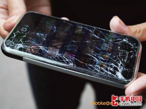 冰凍車軋齊上陣 超強iPhone毀滅性測試 