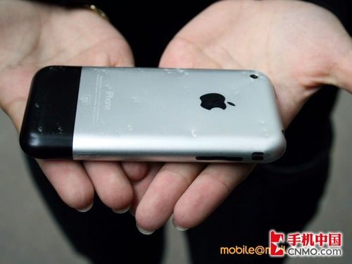 冰凍車軋齊上陣 超強iPhone毀滅性測試 