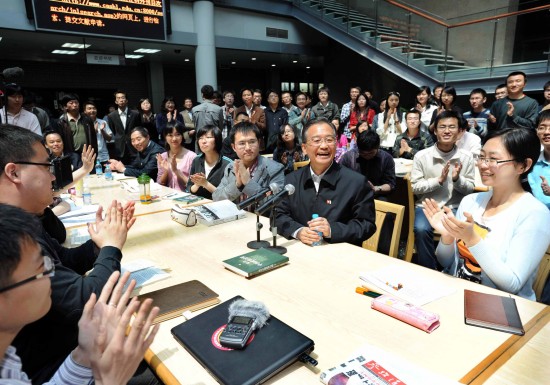 溫家寶到北大與學生共度五四青年節