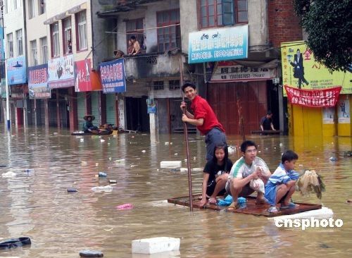 南方洪灾近4千万人受灾 胡锦涛要求确保民众安全