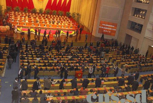 图为政协第十届山东省委员会第三次会议选举大会现场。（摄影：张璐）