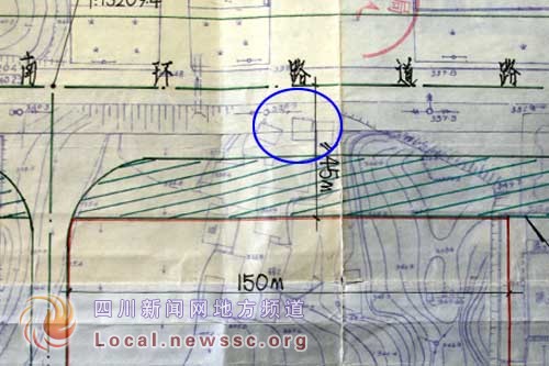 蓝色标注处为“官田茶饮庄”，位于贡井开发区规划绿地和省道绿化带内，正挡汇东起重机厂大门。