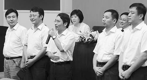 8月13日，北京市委组织部召开北京市2010年公开选拔领导干部工作新闻发布会，5名局级新任职人员亮相。　王钰谊摄 