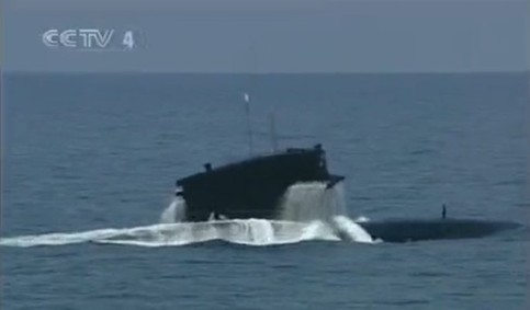 东海舰队某潜艇支队实弹攻防演练。图片来源：CCTV视频截图
