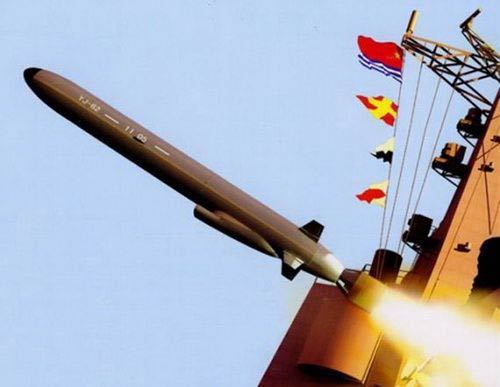 资料图：鹰击-62导弹，弹身表明型号，外形类似美制“战斧”导弹，弹腹进气道为其主要特征。