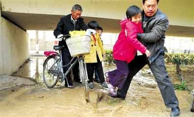 郑州爆管自来水管网7年来连续爆管10次