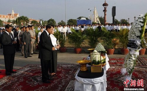 柬埔寨将踩踏死者人数下调为347人 今全国哀悼