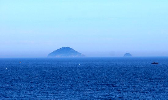 远眺青岛近海岛屿 如梦如幻宛若仙境