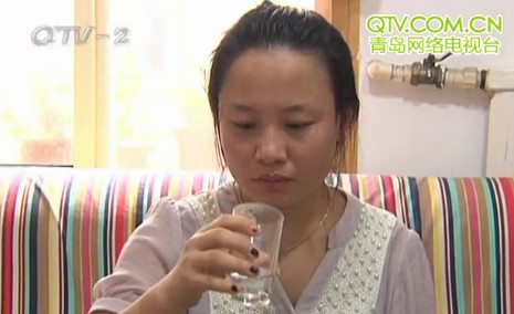 青岛天地源大桶水竟喝出吸血蚂蝗 女子喝完才发现