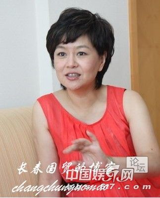 “鞠萍姐姐”20岁儿子与女友生活照