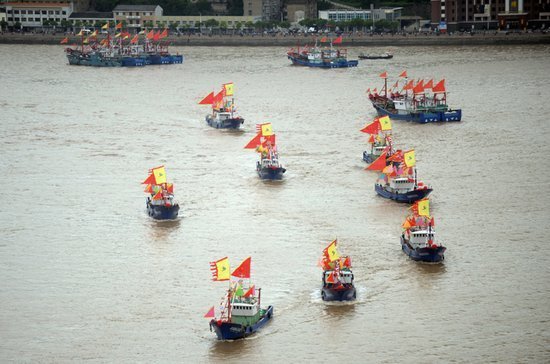 海监编队继续巡航钓鱼岛 万艘渔船东海捕鱼