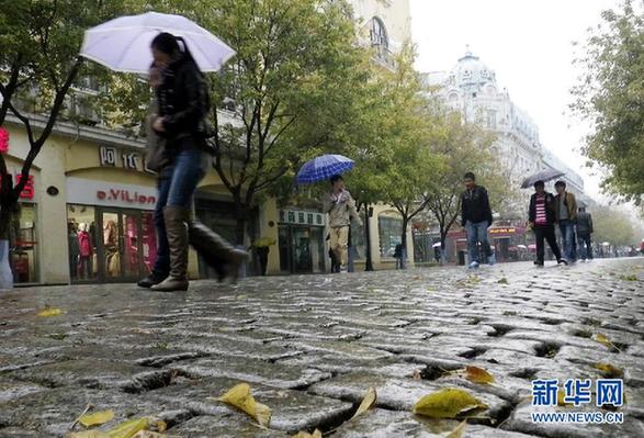 我国多地现降温降雨天气 一场秋雨一场寒