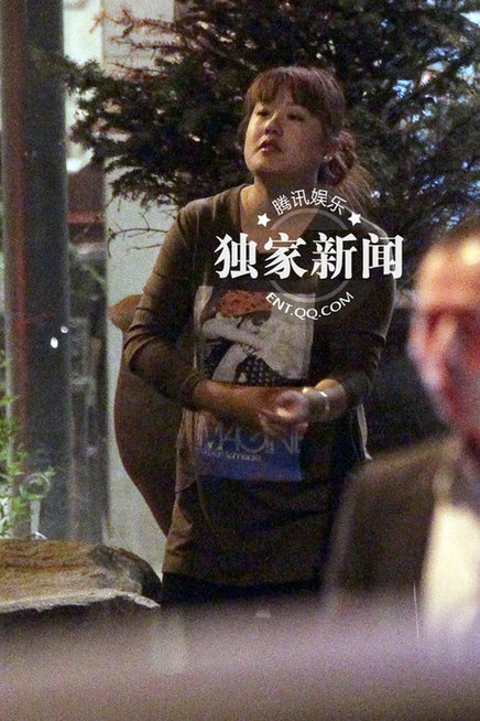 莫少聪携小其20岁嫩妻就餐 可爱女儿首曝光