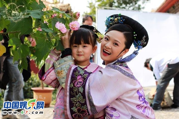 《甄嬛传》片场有爱花絮图