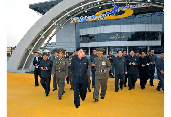 金正恩视察朝鲜滑冰场等 称为人民做事永不满足