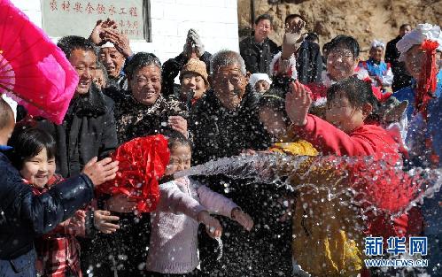 （走基层 迎接十八大）（2）黄土高坡清泉涌 甜水入户万家乐