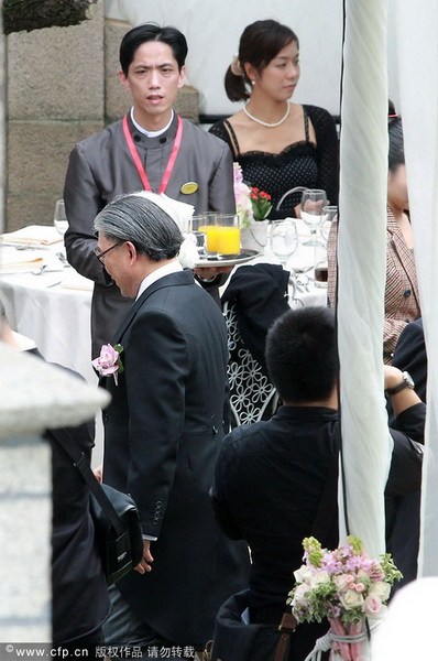 郭晶晶、霍启刚注册结婚 郭晶晶父母现身吴敏霞领衔伴娘团