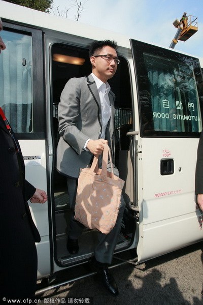 郭晶晶、霍启刚注册结婚 郭晶晶父母现身吴敏霞领衔伴娘团