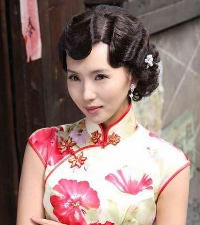 赵雅芝汤唯等众一线女星演绎旗袍风情 旗袍造型是惨是美众说纷纭