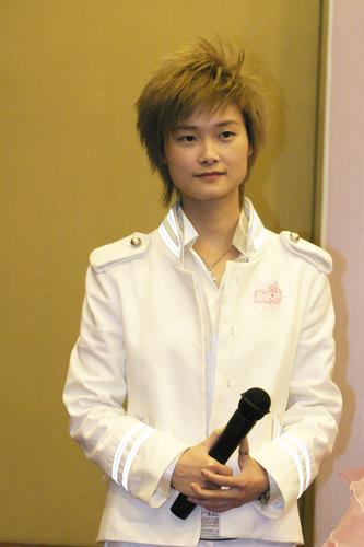 06年，李宇春助阵超女海选