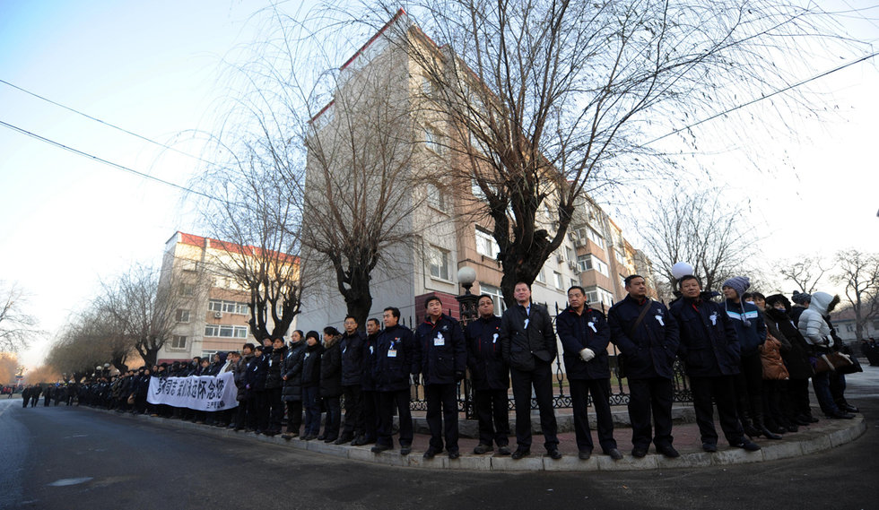 歼15总负责人罗阳遗体告别仪式举行