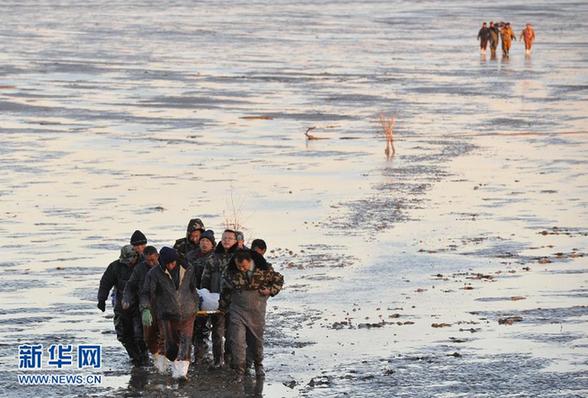 #（突发事件）（5）大连一渔船翻船沉没 1人获救16人失踪