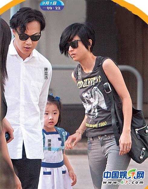 徐濠萦陈奕迅一家三口温馨照