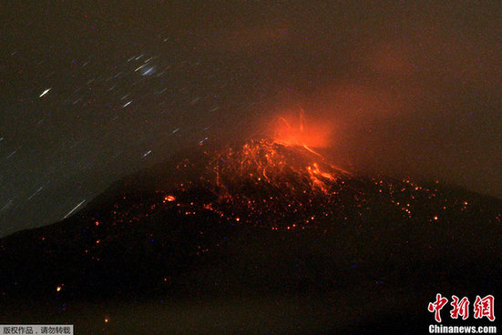 厄瓜多尔通古拉瓦火山剧烈喷发