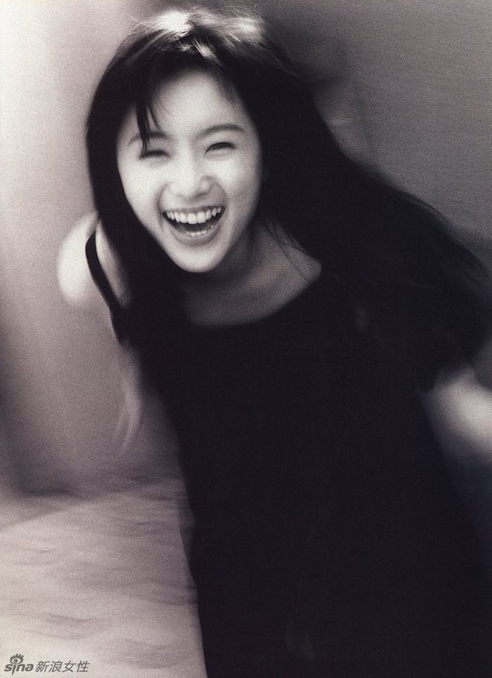 酒井法子少女时期珍藏绝版写真 全裸淋浴大尺度吸吮手指
