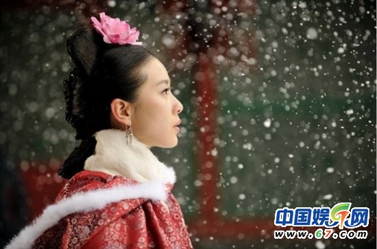 盘点影视剧浪漫白雪唯美瞬间 林心如杨幂赵雅芝俏皮娇媚(图)