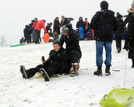 贝克汉姆带孩子滑雪