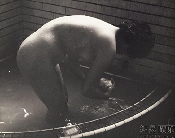 1956年台湾首位人体模特艳照曝光 林丝缎全裸展丰腴身姿