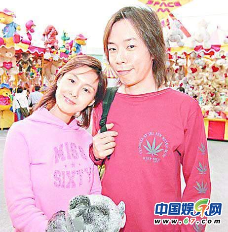 黄贯中朱茵夫妇合影