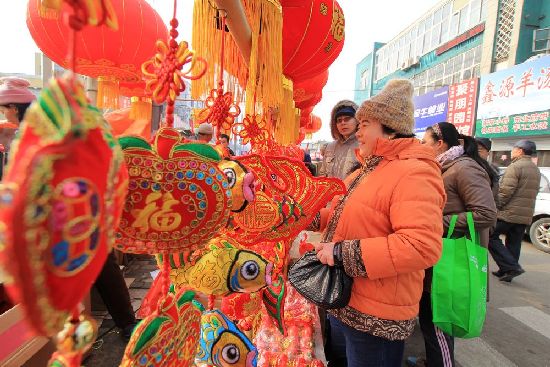 过大年赶大集 李村集场面火爆年味浓