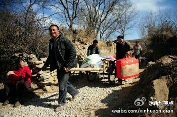 习近平农历小年给群众送年货