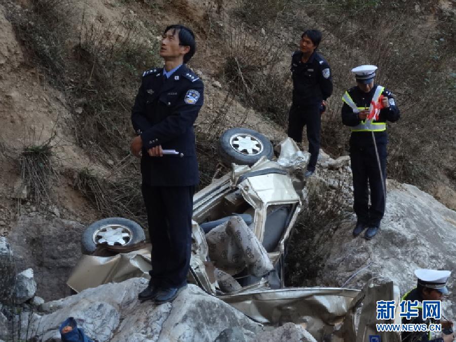 云南昆明市发生车祸致12死3伤