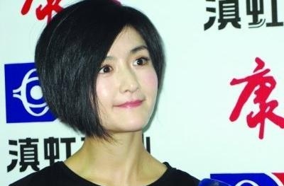 央视李思思靠男友登台 揭众多美女主持人的上位史