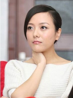 央视李思思靠男友登台 揭众多美女主持人的上位史