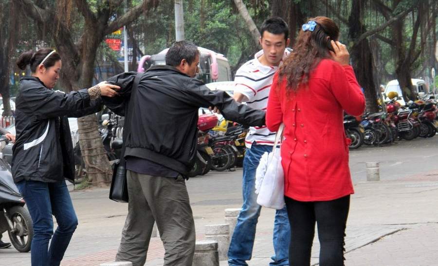 这帮人 为了权钱啥龌龊事儿都干