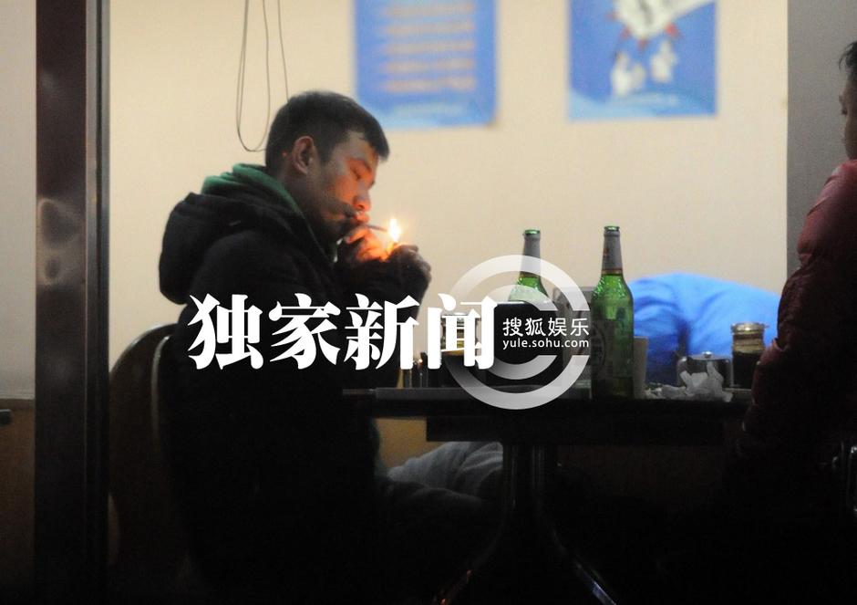 文章深夜外出吃饭喝酒 疑酒驾严重违规