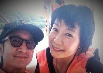 叶童庆祝50岁生日 老公陈国熹晒合影