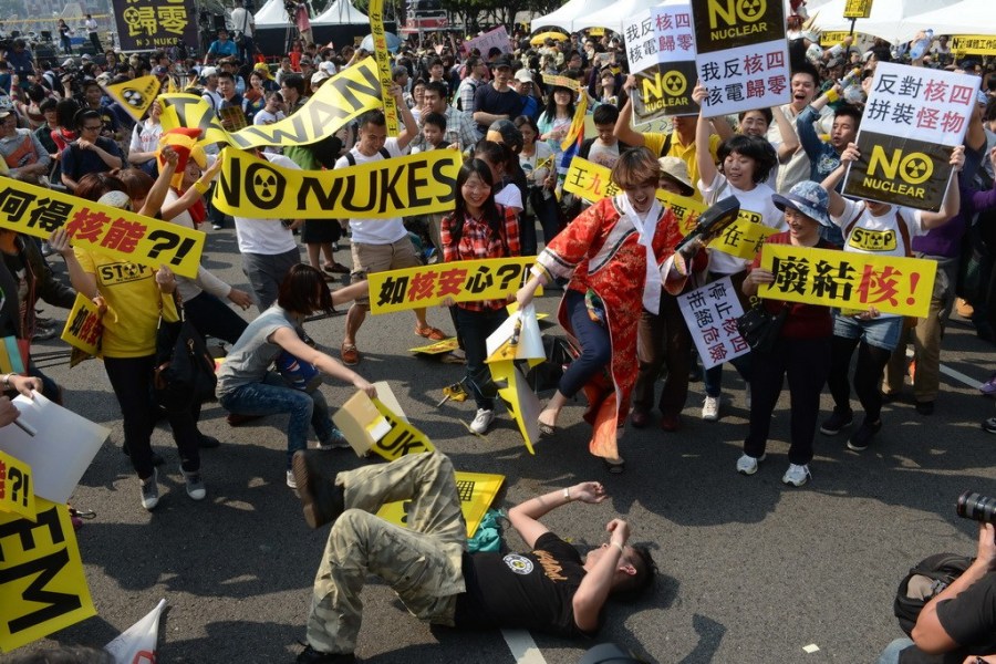 台湾举行反核大游行众明星街头助阵图